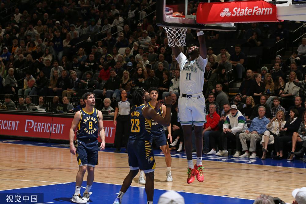 纷将目光投 纷将目光投