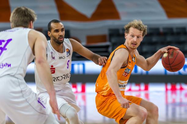 中脱颖而出 中脱颖而出